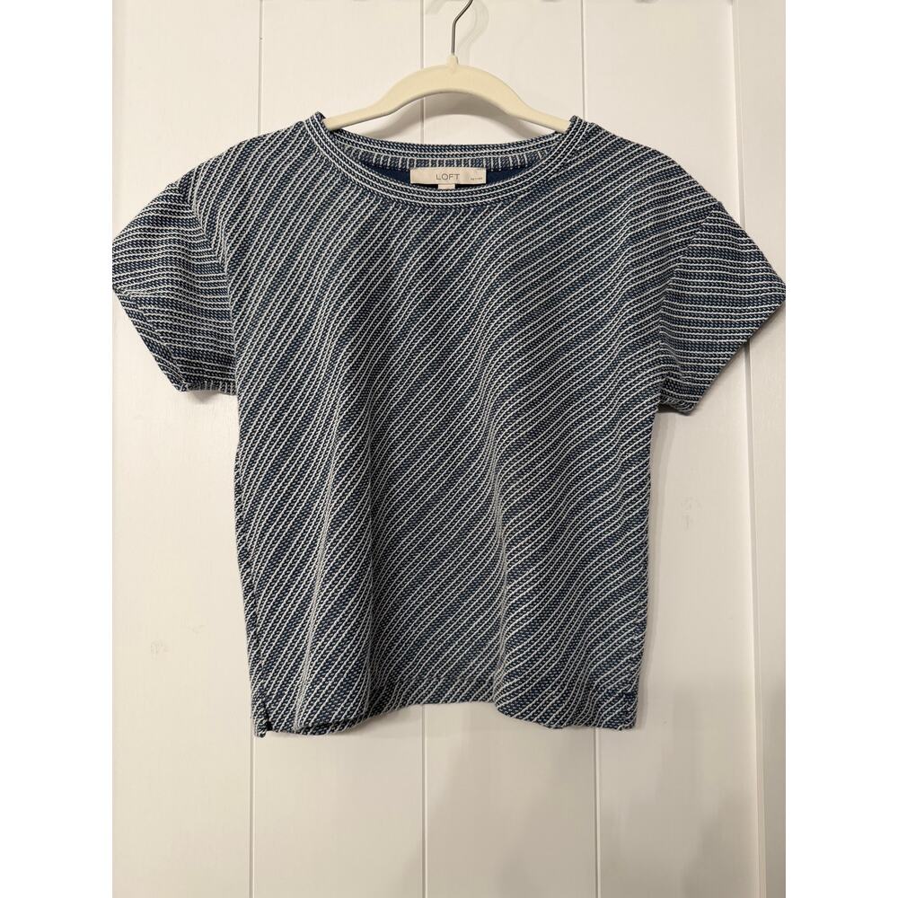 LOFT navy & white diagonal striped textured short sleeve top in sz small petite